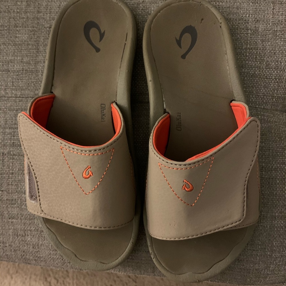 Olukai boys slides